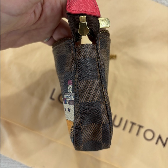 Authentic Louis Vuitton limited edition. Pochette damier ebene travel mini - Picture 7 of 15